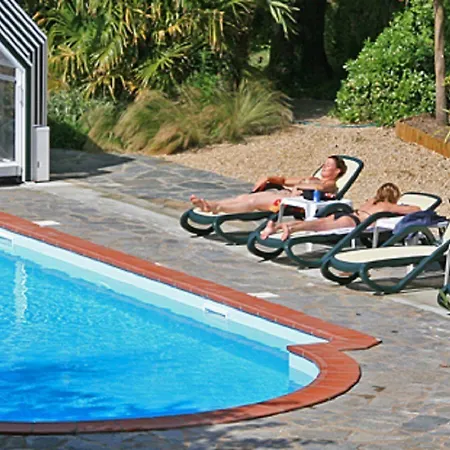 Отель Domaine Le Martinet, The Originals Relais Буэн