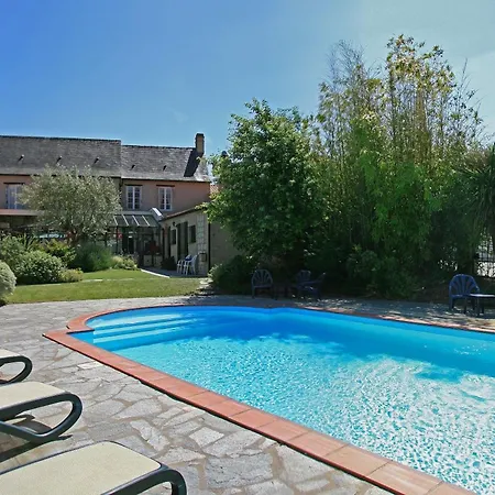 Отель Domaine Le Martinet, The Originals Relais 3*