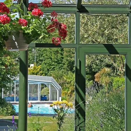 Отель Domaine Le Martinet, The Originals Relais