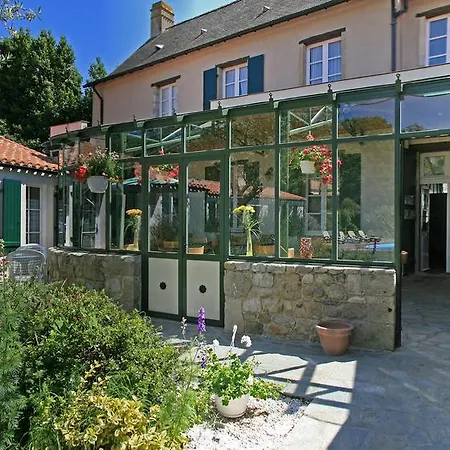 Domaine Le Martinet, The Originals Relais Отель 3*