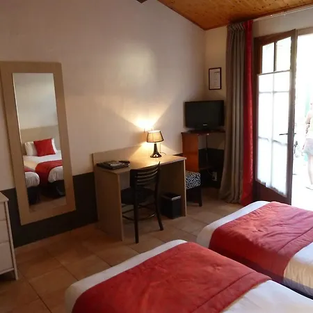 Domaine Le Martinet, The Originals Relais Отель Буэн