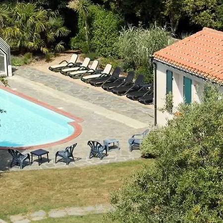 Domaine Le Martinet, The Originals Relais Отель Буэн